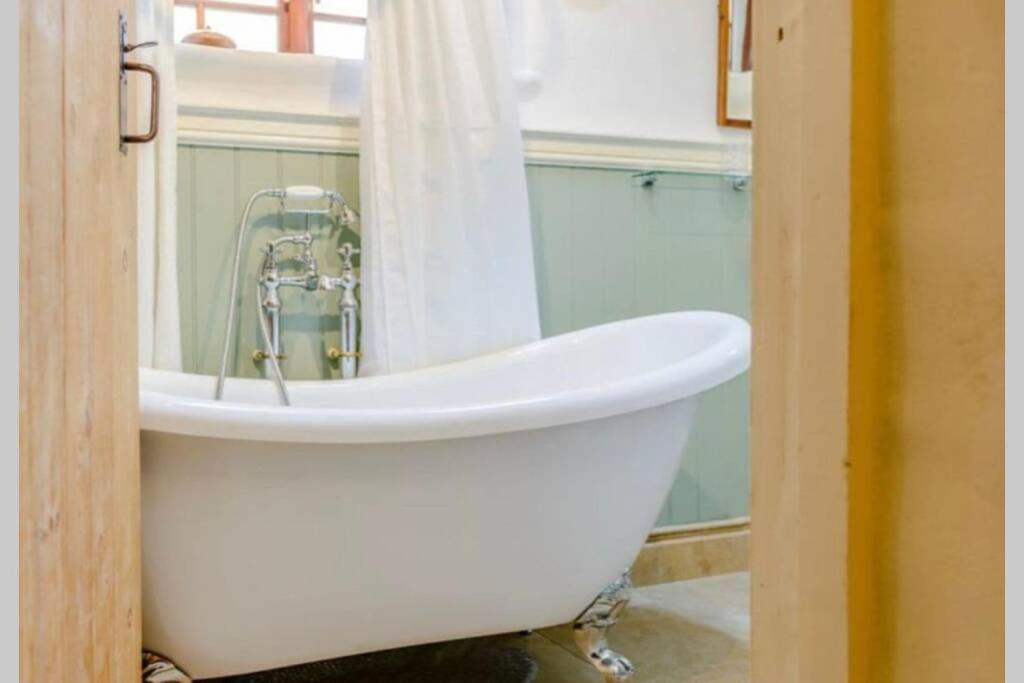 The Cow House - In The Heart Of Whitby Villa Екстериор снимка