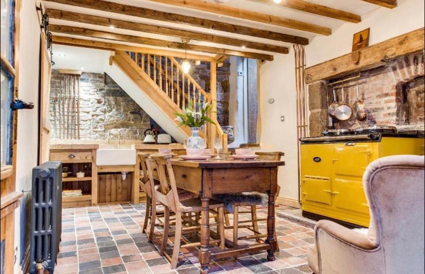 The Cow House - In The Heart Of Whitby Villa Екстериор снимка